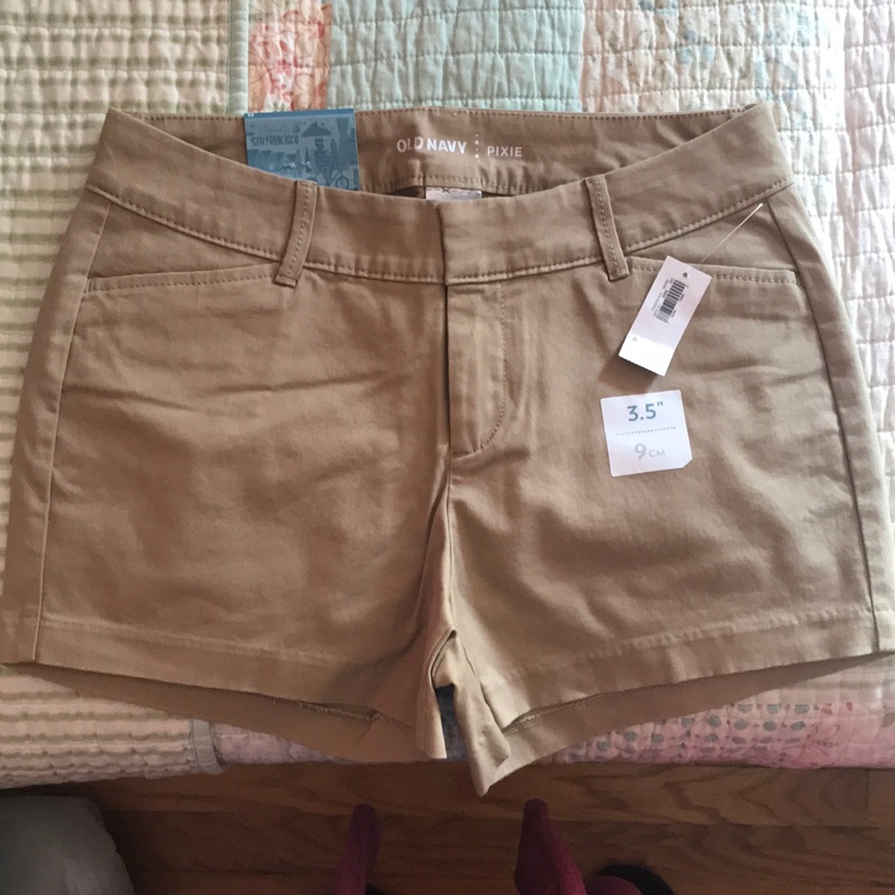 NWT✨Khaki shorts